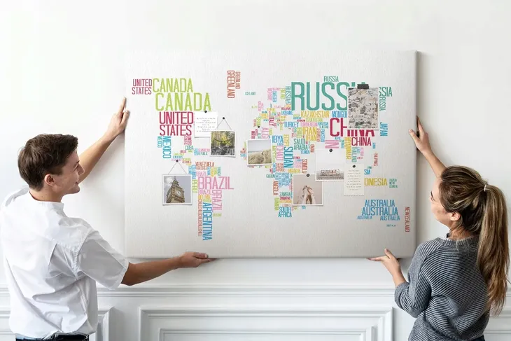 tablica-korek-ozdobna-pinezki-mapa-typografia-waga-z-opakowaniem-5-5-kg