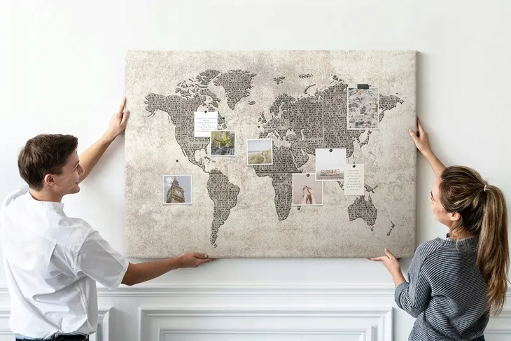 tablica-korek-pinezki-mapa-gazeta-waga-z-opakowaniem-5-5-kg