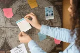 tablica-korek-canvas-pinezki-stara-mapa-swiata-dlugosc-140-cm