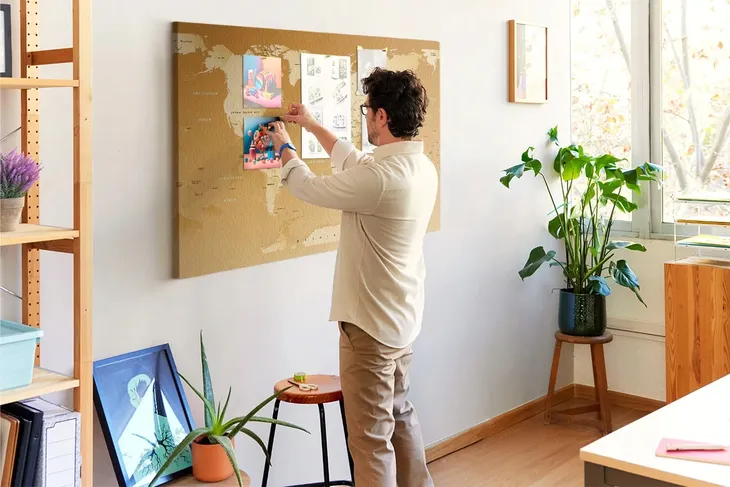 tablica-korek-canvas-pinezki-mapa-swiata-dlugosc-140-cm