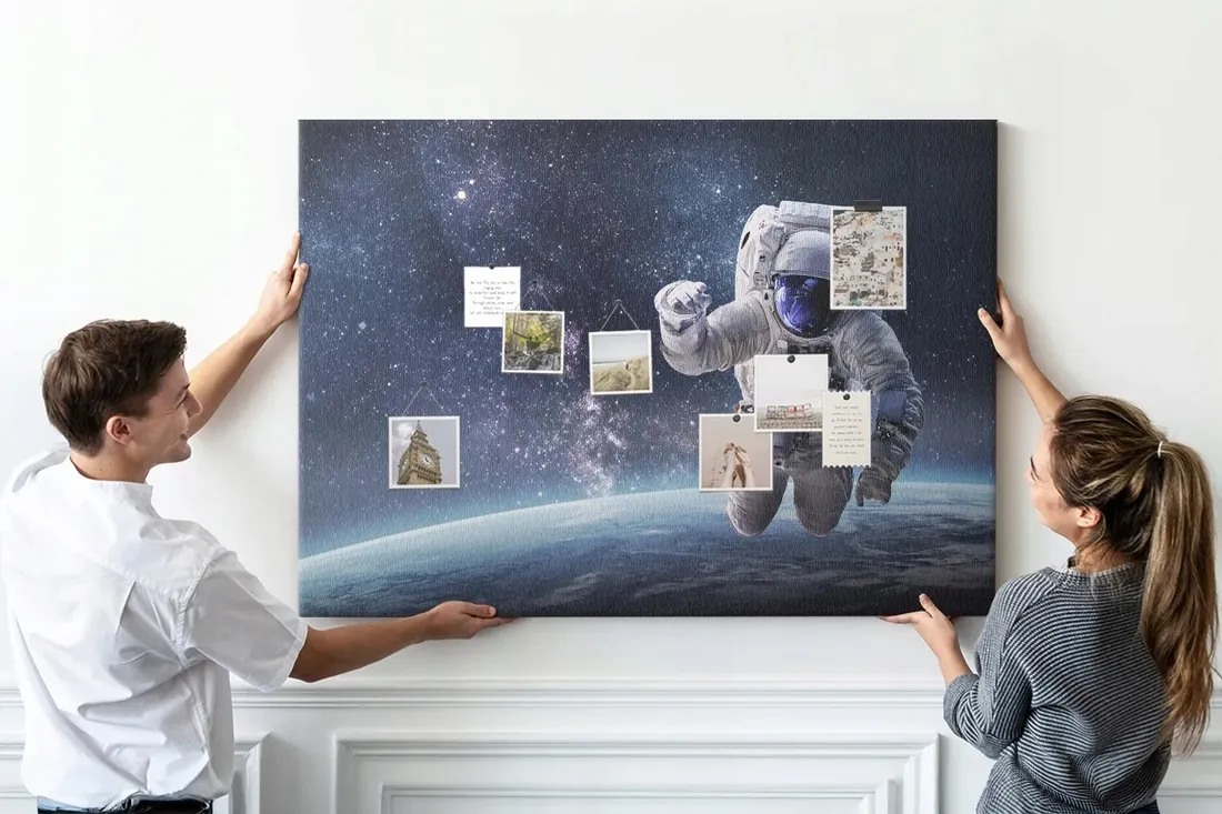 tablica-korkowa-canvas-pinezki-astronauta