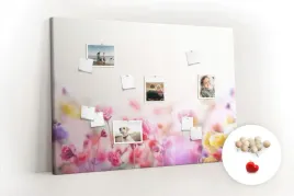 tablica-korek-nad-biurko-pinezki-kwiaty-na-lace