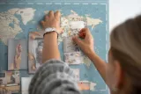 solidna-duza-tablica-korkowa-mapa-w-starym-stylu-dlugosc-100-cm