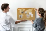 tablica-korkowa-pinezki-gratis-mapa-swiata-waga-z-opakowaniem-1-3-kg