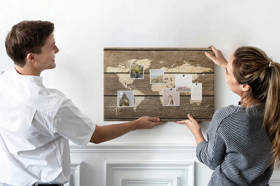 tablica-pinezki-do-korka-mapa-na-deskach