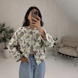 kurtka-zakardowa-kwiaty