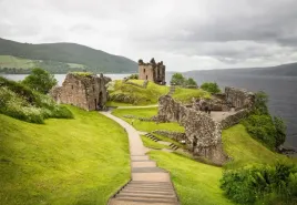 fototapeta-flizelinowa-zamek-loch-ness-152x104