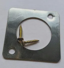 zabezpieczenie-przed-dzieciolem-nakladka-metalowa-33mm-a-a1