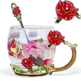 elegancka-filizanka-do-herbaty-kawy-z-lyzeczka-czerwona-roza-szklany-kubek