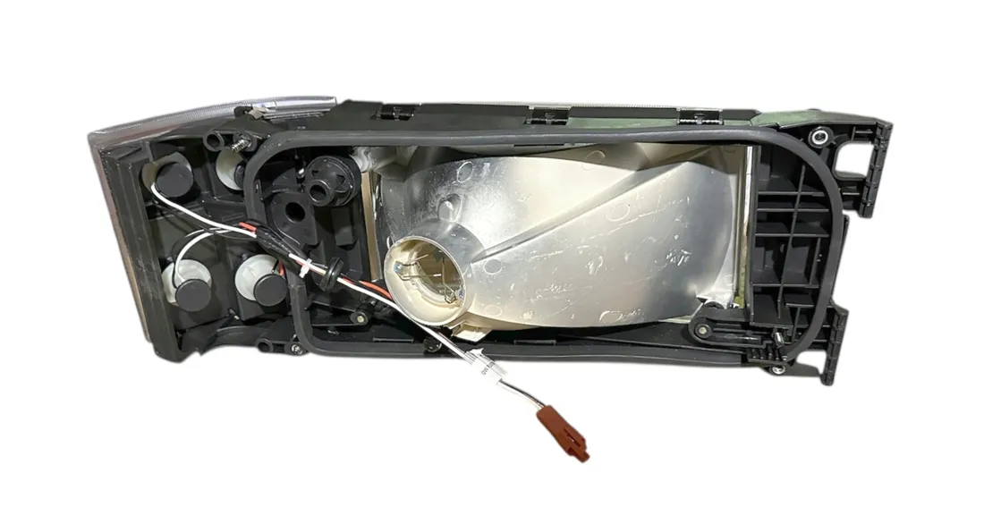 reflektor-przedni-lewy-z-kierunkiem-scania-4