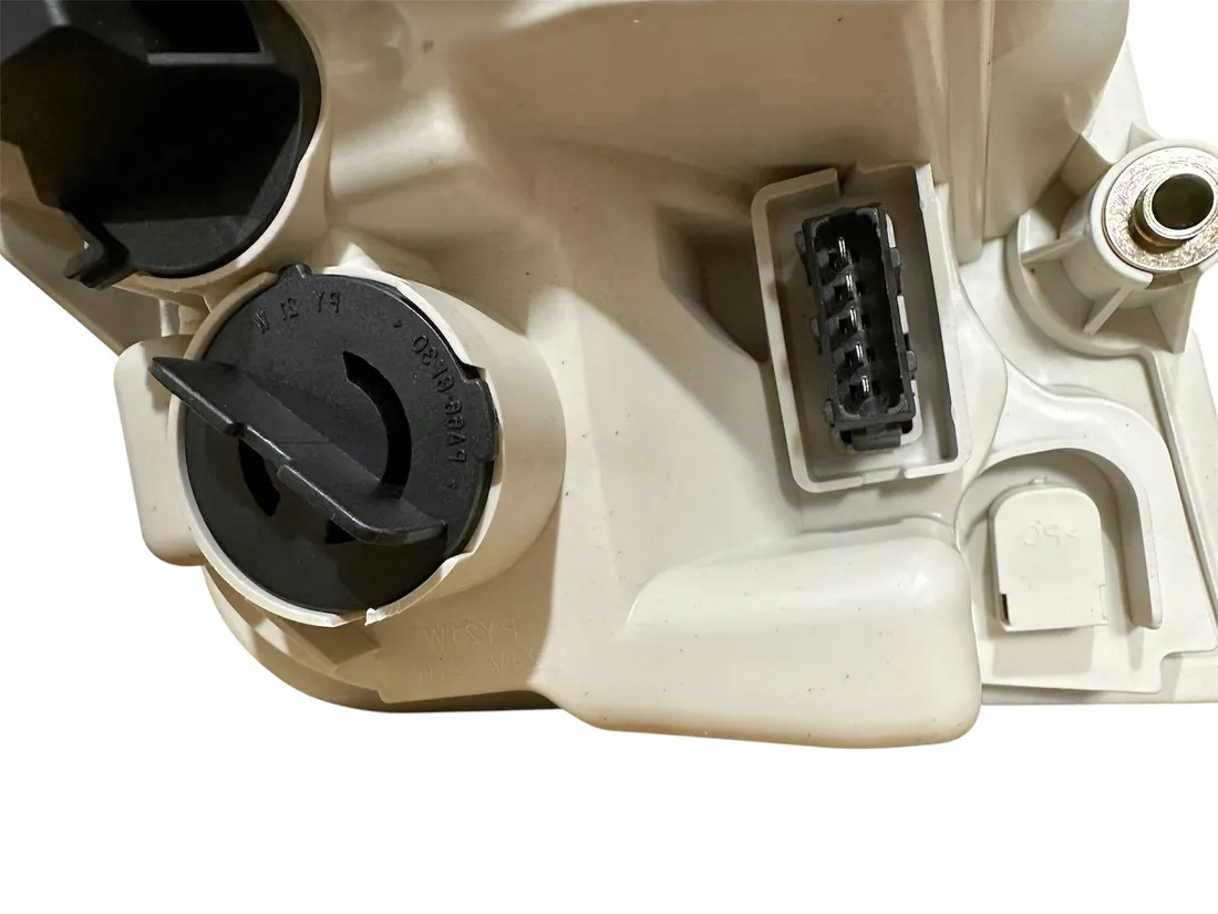 reflektor-lampa-volvo-fl-fe-lewy