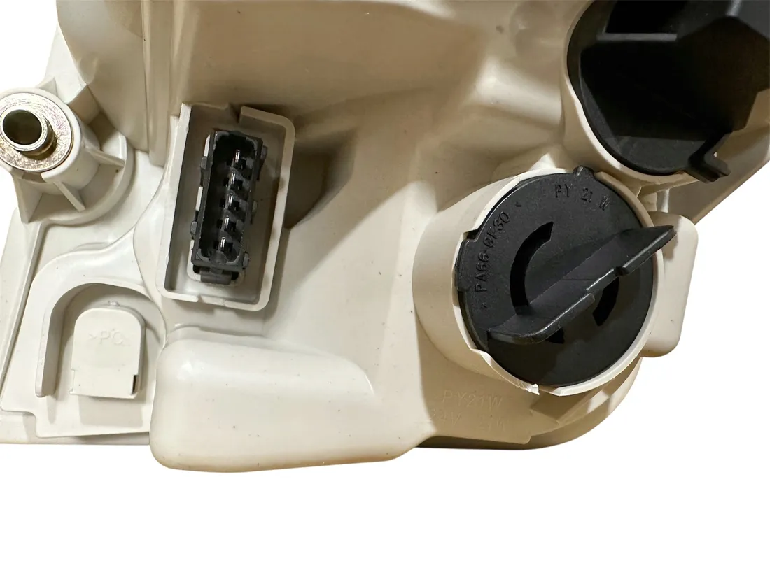 reflektor-lampa-volvo-fl-fe-prawy