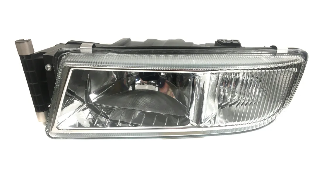 halogen-przeciwmgielny-lampa-man-tgx-lewy