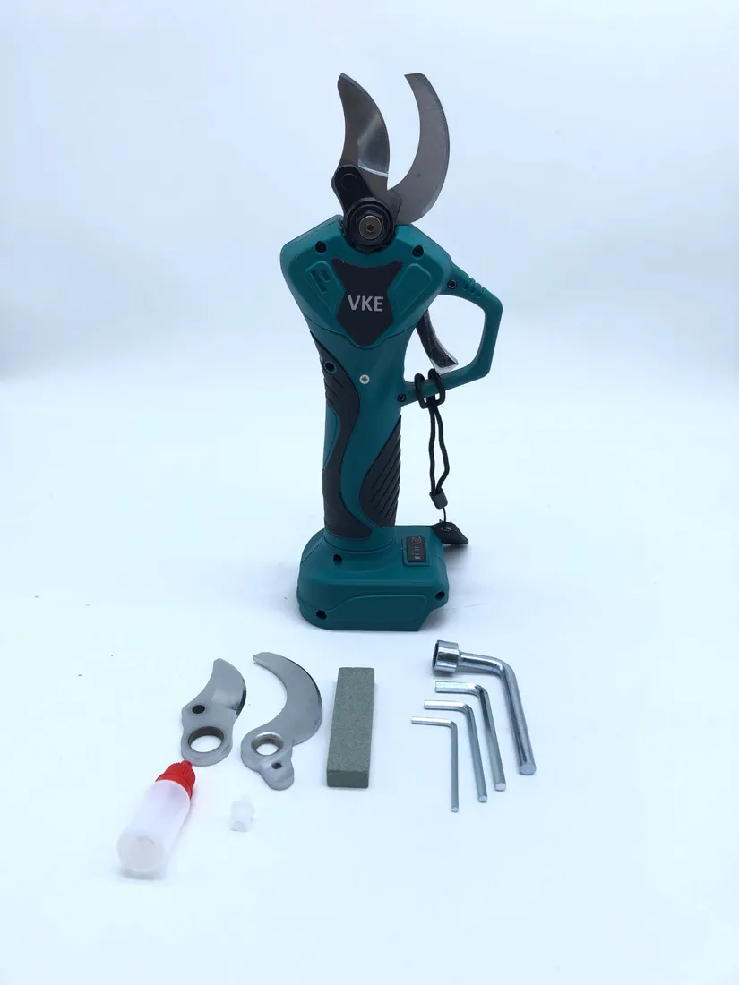 akumulatorowe-nozyce-do-galezi-stan-powystawowy