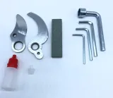 akumulatorowe-nozyce-do-galezi-zasilanie-elektryczne-akumulatorowe