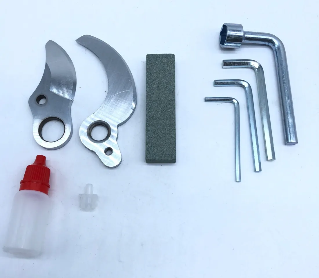 akumulatorowe-nozyce-do-galezi