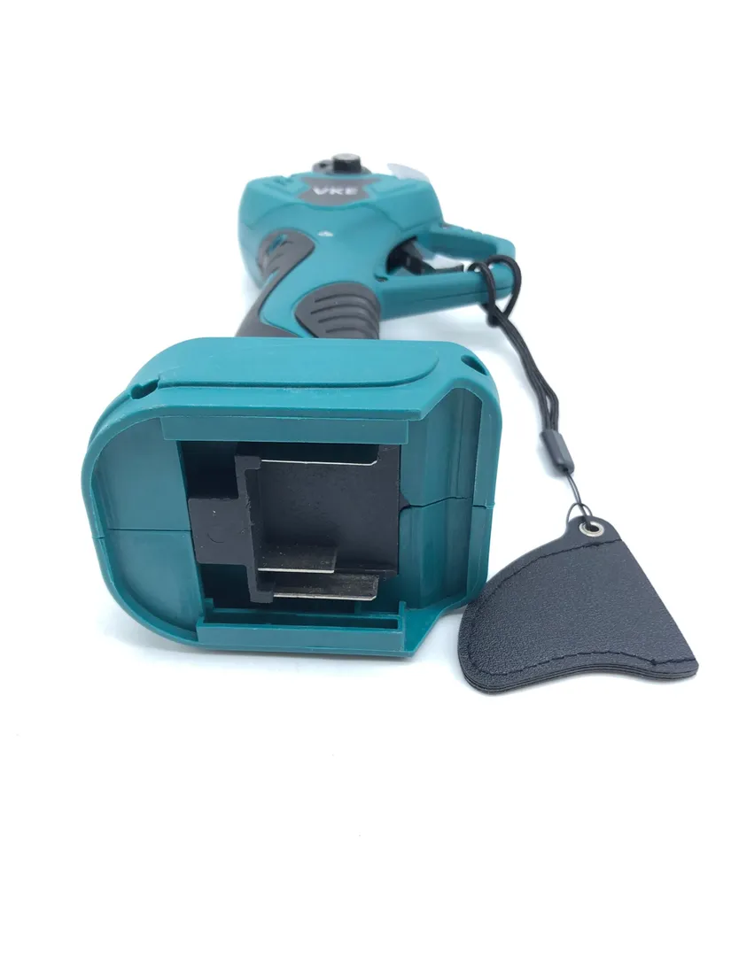 akumulatorowe-nozyce-do-galezi