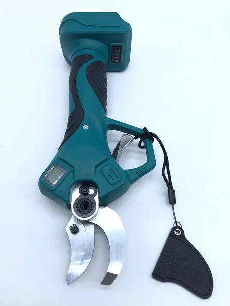 akumulatorowe-nozyce-do-galezi-zawiera-baterie-nie