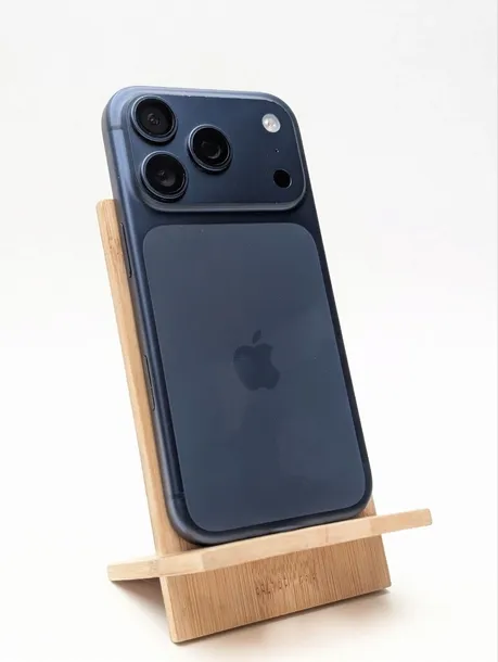 apple-iphone-17-pro-256-gb-glebinowy-blekit-or-esim-or-bateria-100percent-kolor-niebieski