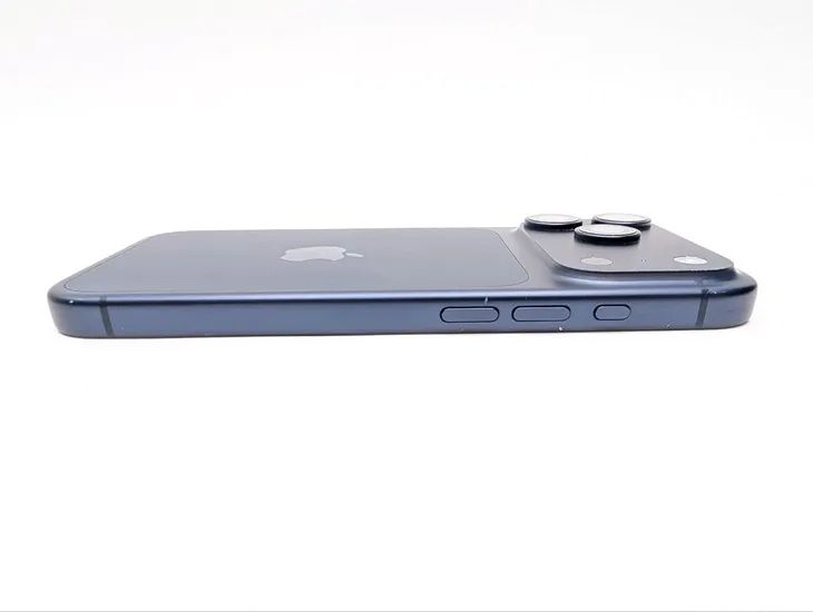 apple-iphone-17-pro-256-gb-glebinowy-blekit-or-esim-or-bateria-100percent-funkcje-aparatu-autofocus-cyfrowa-stabilizacja-obrazu-hdr-lampa-blyskowa-nagrywanie-wideo-optyczna-stabilizacja-obrazu-panorama-samowyzwalacz-wykrywanie-twarzy-zdjecia-seryjne-zoom