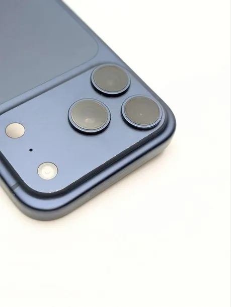apple-iphone-17-pro-256-gb-glebinowy-blekit-or-esim-or-bateria-100percent-material-aluminium-szklo