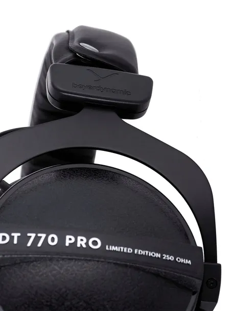 beyerdynamic-dt-770-pro-250-ohm-black-le-sluchawki-wokoluszne-przewodowe-model-dt-770-pro-250ohm