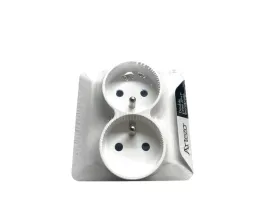 gniazdo-z-podwojnym-uziemieniem-artezo-biale