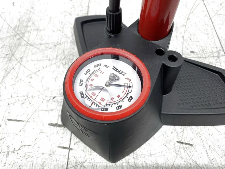 pompka-podlogowa-zefal-profil-max-fp30-cisnienie-maksymalne-11-bar