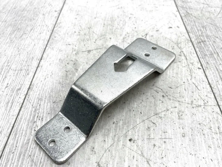 uniwersalny-uchwyt-scienny-na-kolo-zapasowe-do-przyczepy-kod-producenta-04452074929