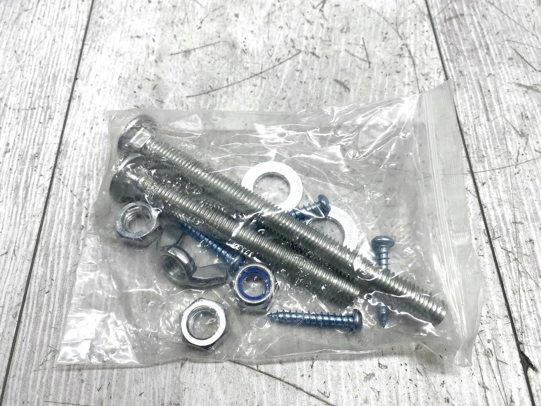 uniwersalny-uchwyt-scienny-na-kolo-zapasowe-do-przyczepy-waga-z-opakowaniem-0-242-kg