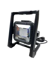 akumulatorowy-reflektor-budowlany-makita-dml805