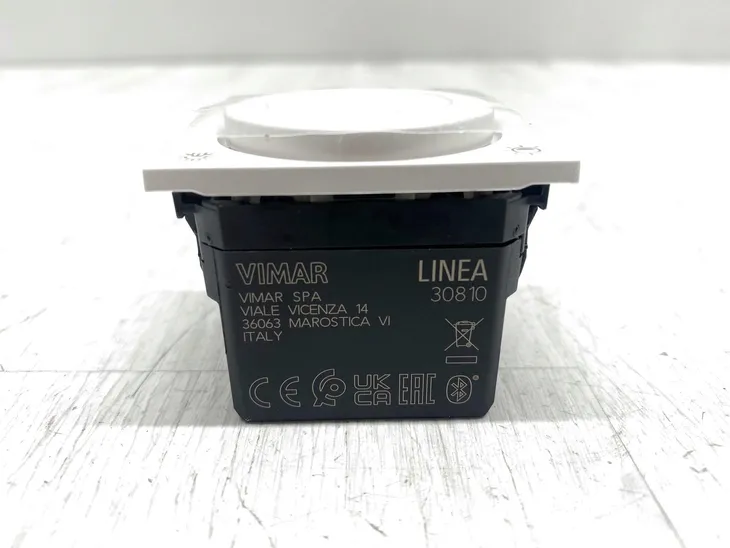 inteligentny-termostat-tarczowy-vimar-30810-b-iot-2m-pid-bialy-kolor-czarny