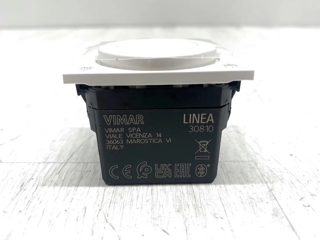 inteligentny-termostat-tarczowy-vimar-30810-b-iot-2m-pid-bialy