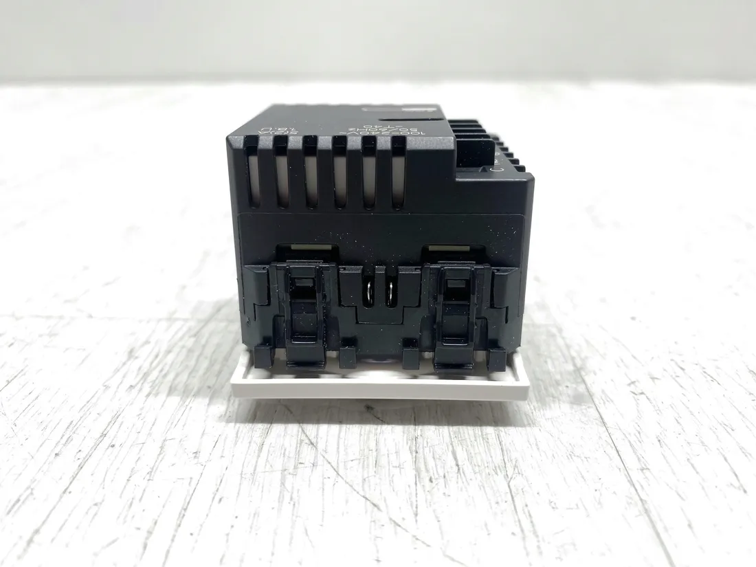 inteligentny-termostat-tarczowy-vimar-30810-b-iot-2m-pid-bialy-stan-powystawowy