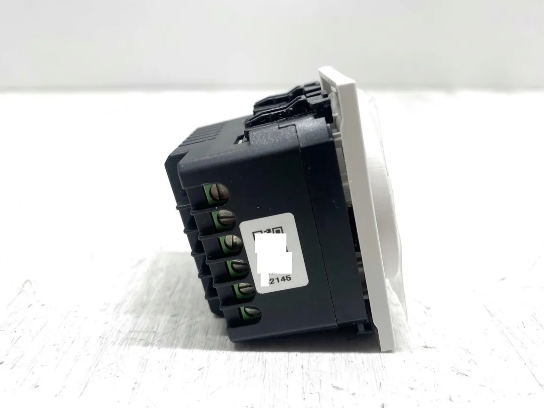 inteligentny-termostat-tarczowy-vimar-30810-b-iot-2m-pid-bialy