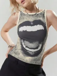 kc26307-shein-top-damski-bez-rekawow-z-nadrukiem-usta-14-s