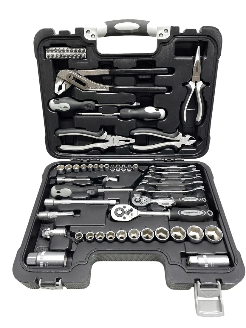 zestaw-narzedzi-do-domu-amazon-basics-65-elementow-czarny-stan-powystawowy