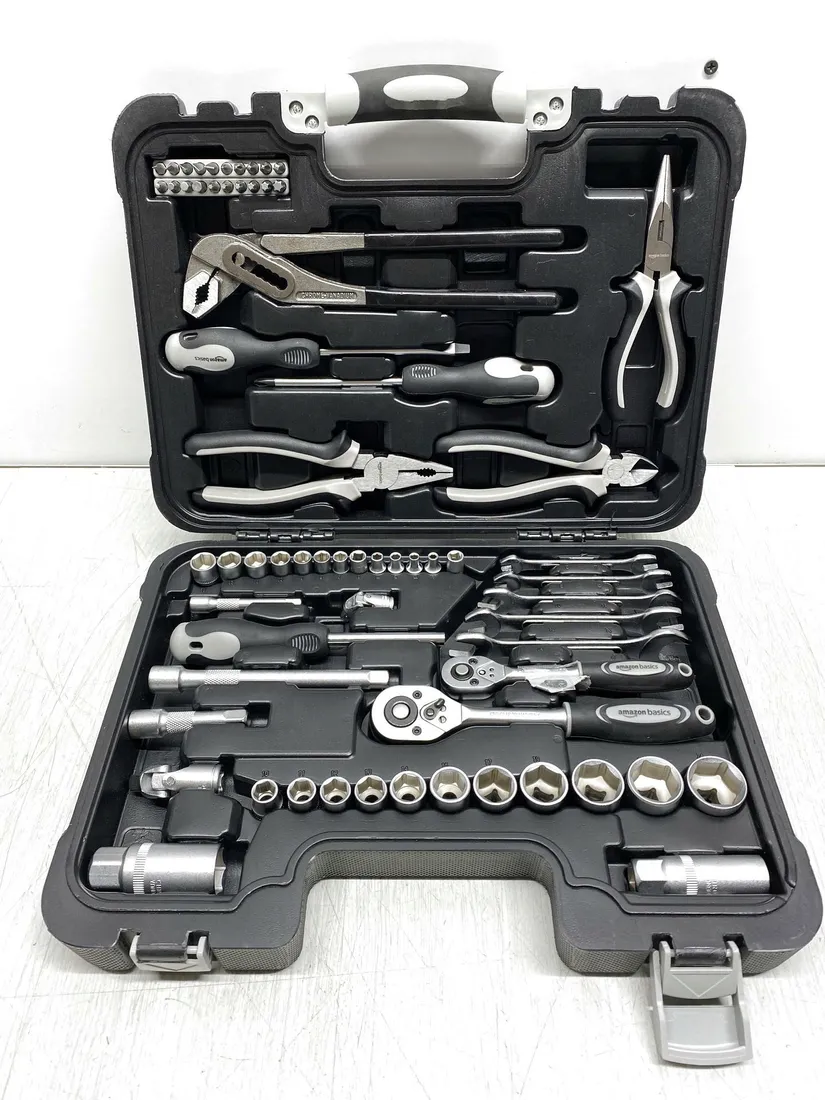 zestaw-narzedzi-do-domu-amazon-basics-65-elementow-czarny