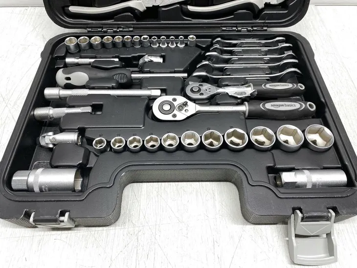 zestaw-narzedzi-do-domu-amazon-basics-65-elementow-czarny-marka-amazon