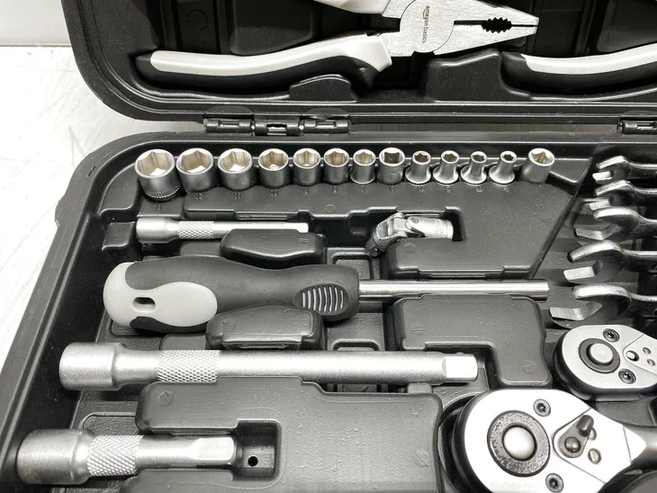 zestaw-narzedzi-do-domu-amazon-basics-65-elementow-czarny-liczba-elementow-w-zestawie-65