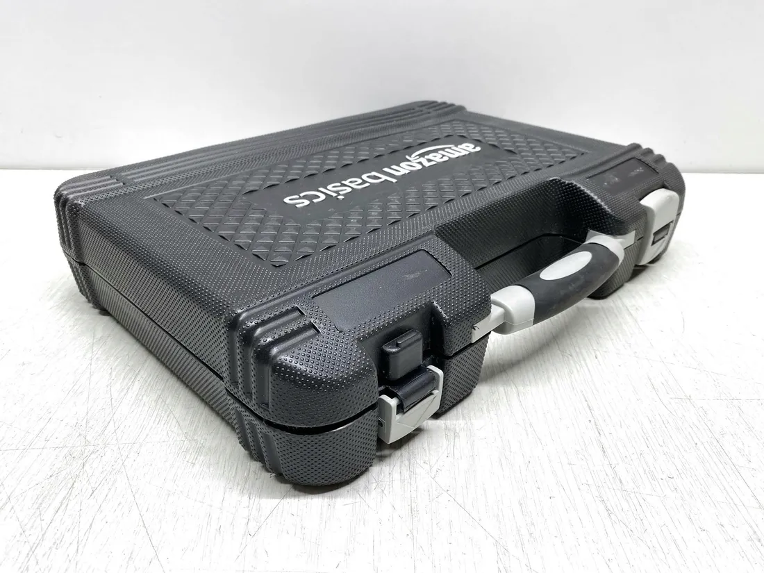 zestaw-narzedzi-do-domu-amazon-basics-65-elementow-czarny-stan-powystawowy