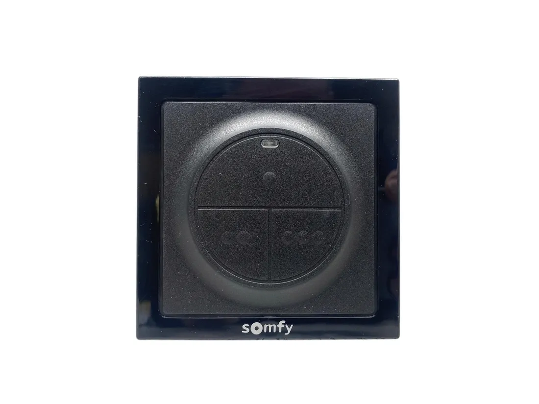 pilot-scienny-nadajnik-somfy-wall-switch-3-1871131-czarny-stan-powystawowy