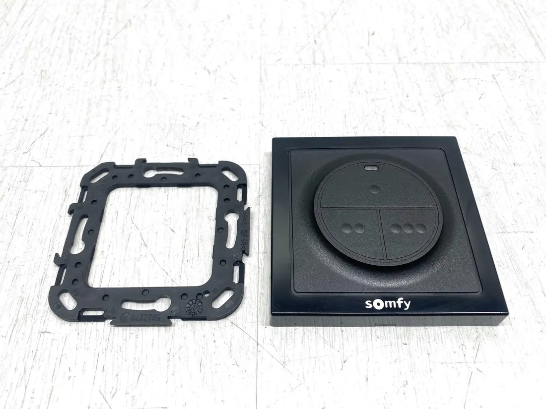 pilot-scienny-nadajnik-somfy-wall-switch-3-1871131-czarny