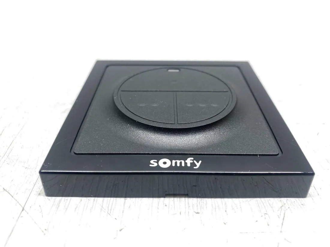 pilot-scienny-nadajnik-somfy-wall-switch-3-1871131-czarny-stan-powystawowy