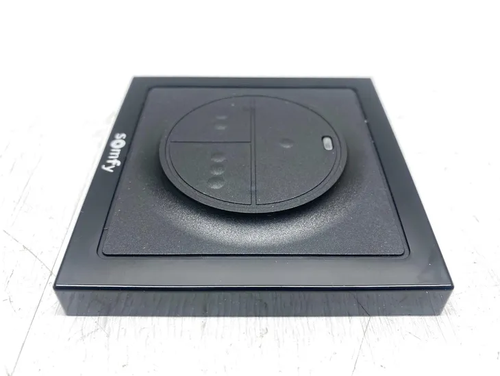 pilot-scienny-nadajnik-somfy-wall-switch-3-1871131-czarny-seria-smart