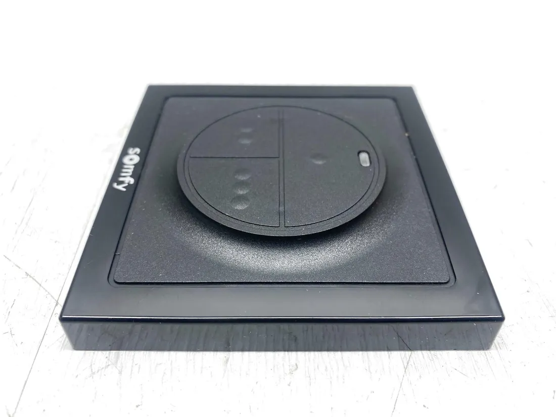 pilot-scienny-nadajnik-somfy-wall-switch-3-1871131-czarny