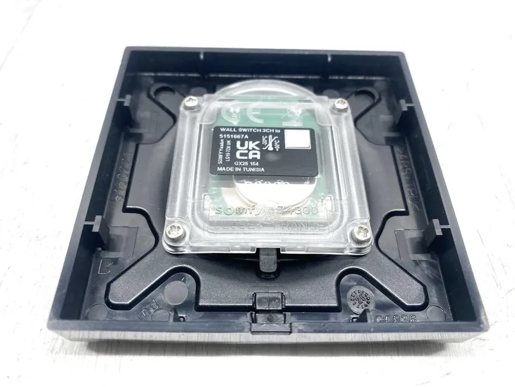 pilot-scienny-nadajnik-somfy-wall-switch-3-1871131-czarny-stan-opakowania-uszkodzone