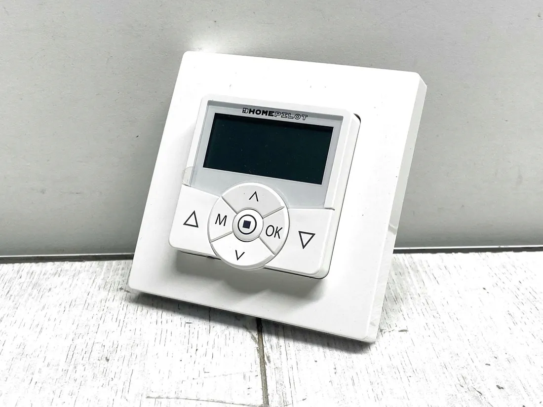 programator-czasowy-do-rolet-homepilot-premium-smart-230v-bialy-stan-powystawowy
