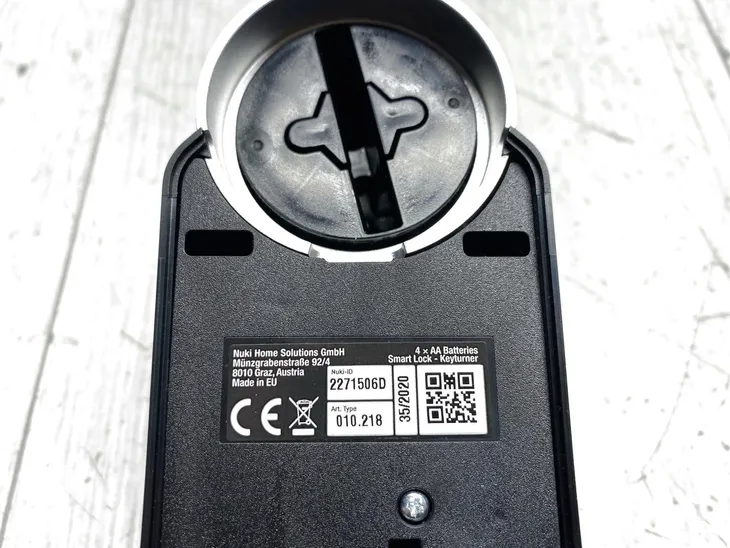 zamek-inteligentny-nuki-smart-lock-pro-black-4-gen-cechy-dodatkowe-lacznosc-z-wifi