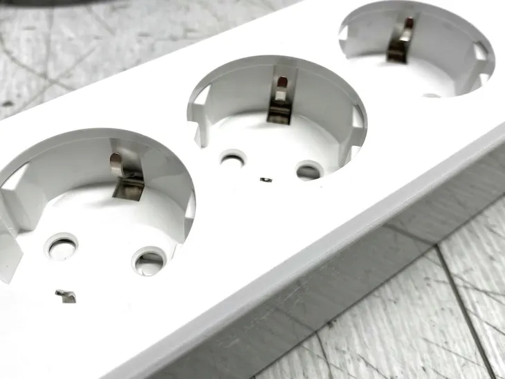 inteligentna-listwa-zasilajaca-refoss-mss425e-typ-listwowy